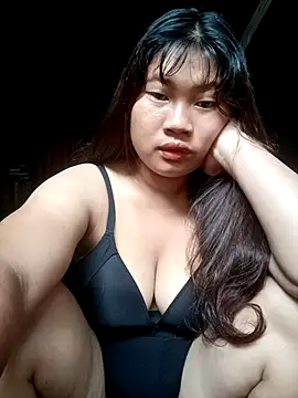 Snapshot of Emelyzz chatting on July 16, 2026, 4:51 am Emelyzz online show from July 16, 2026, 4:51 am