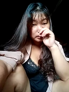 Snapshot of Emelyzz chatting on July 19, 2026, 2:15 am Emelyzz online show from July 19, 2026, 2:15 am