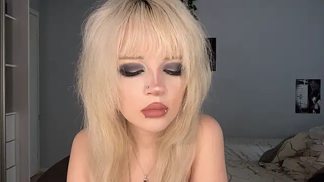 Snapshot of Velvets_Vixens01 chatting on August 1, 2026, 11:31 am Velvets Vixens01 online show from August 1, 2026, 11:31 am