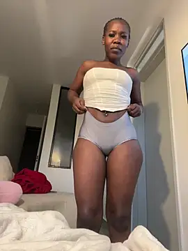 Snapshot of Sweet-Sandrah chatting on June 21, 2026, 3:25 pm Sweet-Sandrah online show from June 21, 2026, 3:25 pm