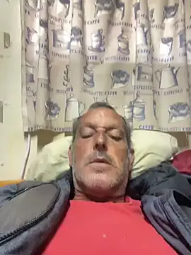 Snapshot of GeldenKuy chatting on June 30, 2026, 2:18 pm GeldenKuy online show from June 30, 2026, 2:18 pm
