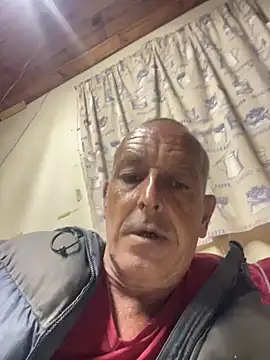 Snapshot of GeldenKuy chatting on July 1, 2026, 4:18 pm GeldenKuy online show from July 1, 2026, 4:18 pm