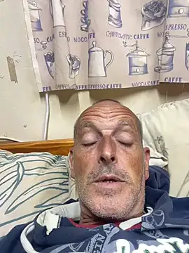 Snapshot of GeldenKuy chatting on July 4, 2026, 8:59 pm GeldenKuy online show from July 4, 2026, 8:59 pm
