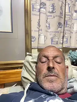 Snapshot of GeldenKuy chatting on July 7, 2026, 7:29 pm GeldenKuy online show from July 7, 2026, 7:29 pm