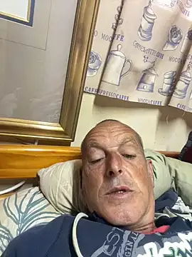 Snapshot of GeldenKuy chatting on July 8, 2026, 10:09 am GeldenKuy online show from July 8, 2026, 10:09 am