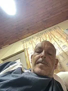 Snapshot of GeldenKuy chatting on July 11, 2026, 11:35 am GeldenKuy online show from July 11, 2026, 11:35 am