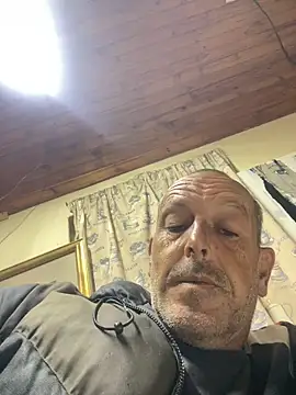 Snapshot of GeldenKuy chatting on July 12, 2026, 6:32 pm GeldenKuy online show from July 12, 2026, 6:32 pm