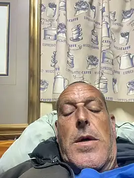 Snapshot of GeldenKuy chatting on July 17, 2026, 7:08 pm GeldenKuy online show from July 17, 2026, 7:08 pm