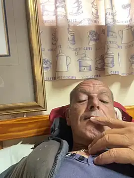 Snapshot of GeldenKuy chatting on July 29, 2026, 9:07 am GeldenKuy online show from July 29, 2026, 9:07 am