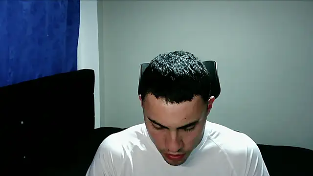 Snapshot of Ethann_Valee chatting on August 3, 2026, 11:30 pm Ethann Valee online show from August 3, 2026, 11:30 pm
