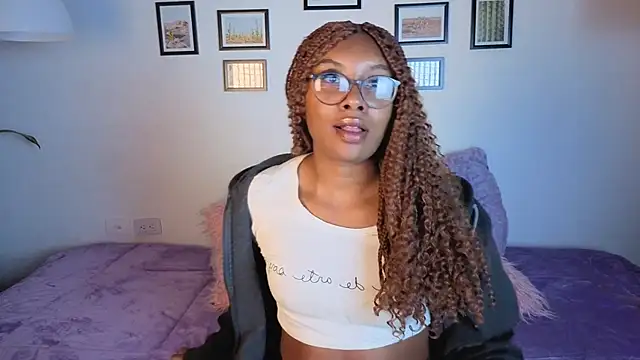 Snapshot of Victoria-Jacksonn chatting on July 1, 2026, 11:48 pm Victoria-Jacksonn online show from July 1, 2026, 11:48 pm