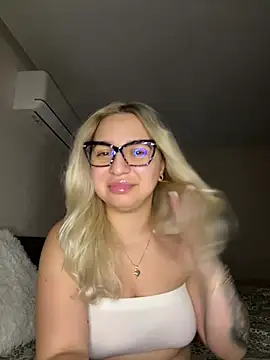 Snapshot of xLexi chatting on July 3, 2026, 4:13 pm xLexi online show from July 3, 2026, 4:13 pm