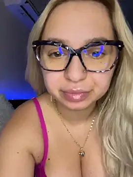 Snapshot of xLexi chatting on July 4, 2026, 4:02 pm xLexi online show from July 4, 2026, 4:02 pm