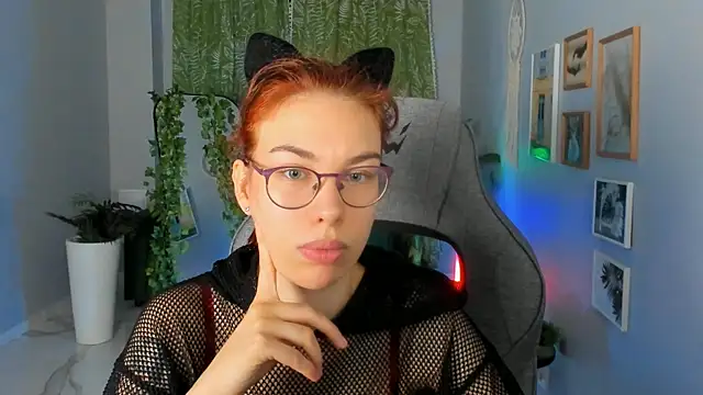 Snapshot of SeraphineDuskryn chatting on June 25, 2026, 8:08 am SeraphineDuskryn online show from June 25, 2026, 8:08 am