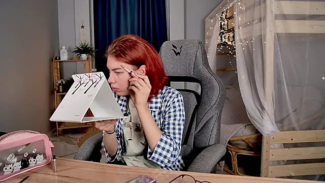 Snapshot of SeraphineDuskryn chatting on July 21, 2026, 8:49 am SeraphineDuskryn online show from July 21, 2026, 8:49 am