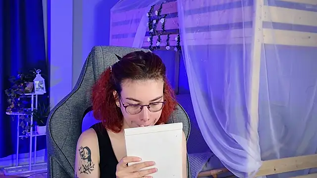 Snapshot of SeraphineDuskryn chatting on August 4, 2026, 8:33 pm SeraphineDuskryn online show from August 4, 2026, 8:33 pm