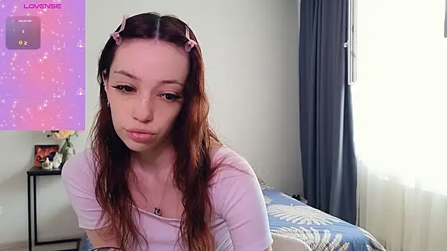 Snapshot of AyeHoney chatting on July 10, 2026, 5:45 am AyeHoney online show from July 10, 2026, 5:45 am