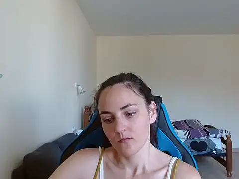 Snapshot of OliviaTheS chatting on June 14, 2026, 7:43 am OliviaTheS online show from June 14, 2026, 7:43 am