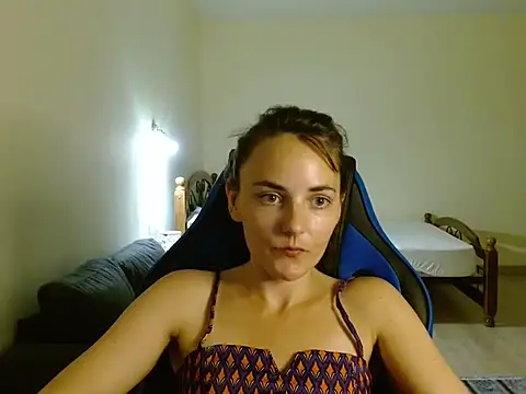 Snapshot of OliviaTheS chatting on July 2, 2026, 8:04 pm OliviaTheS online show from July 2, 2026, 8:04 pm