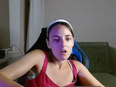 Snapshot of OliviaTheS chatting on August 1, 2026, 8:19 pm OliviaTheS online show from August 1, 2026, 8:19 pm