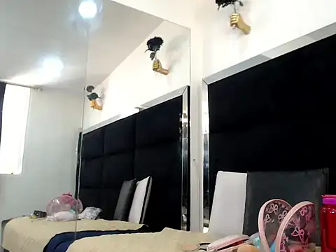 Jazmiin Rosee online show from July 17, 2026, 7:52 pm