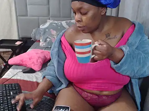 Snapshot of Wifey_Amanda chatting on July 7, 2026, 6:47 am Wifey Amanda online show from July 7, 2026, 6:47 am