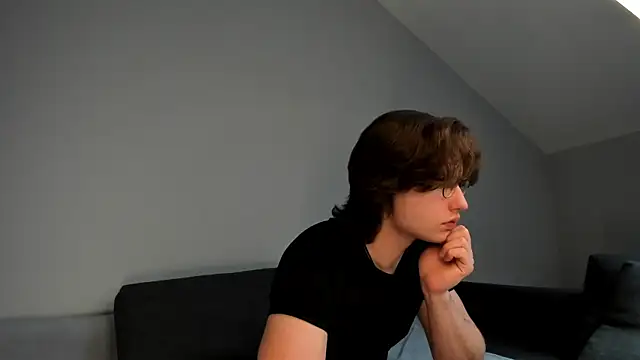 Snapshot of Valo_Cross chatting on June 14, 2026, 11:34 am Valo Cross online show from June 14, 2026, 11:34 am