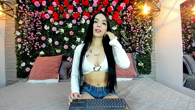 Snapshot of BelaPoncee chatting on June 14, 2026, 1:24 pm BelaPoncee online show from June 14, 2026, 1:24 pm