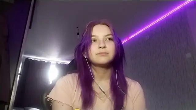 Snapshot of CaroylnOllhoff chatting on June 17, 2026, 10:28 am CaroylnOllhoff online show from June 17, 2026, 10:28 am