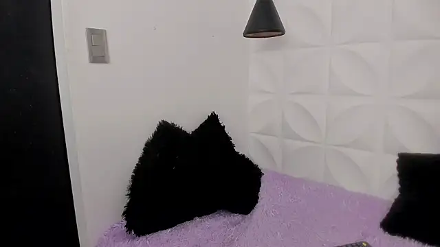 Snapshot of valerie__skinny chatting on June 19, 2026, 4:44 pm valerie skinny online show from June 19, 2026, 4:44 pm