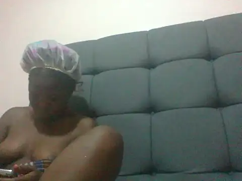 Snapshot of Black_prettty chatting on July 18, 2026, 4:33 pm Black prettty online show from July 18, 2026, 4:33 pm