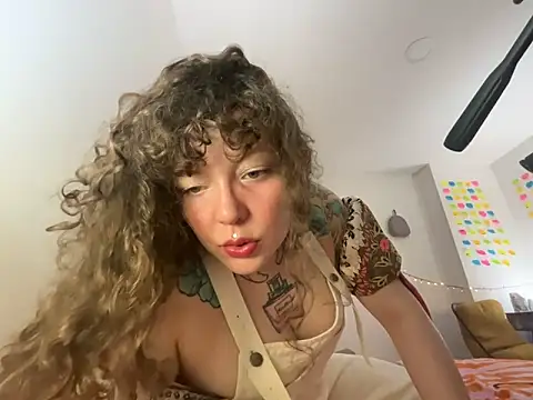 antonellastonnn online show from June 14, 2026, 8:11 pm