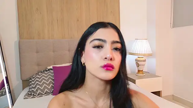 Snapshot of MaluCortes chatting on June 25, 2026, 2:21 pm MaluCortes online show from June 25, 2026, 2:21 pm