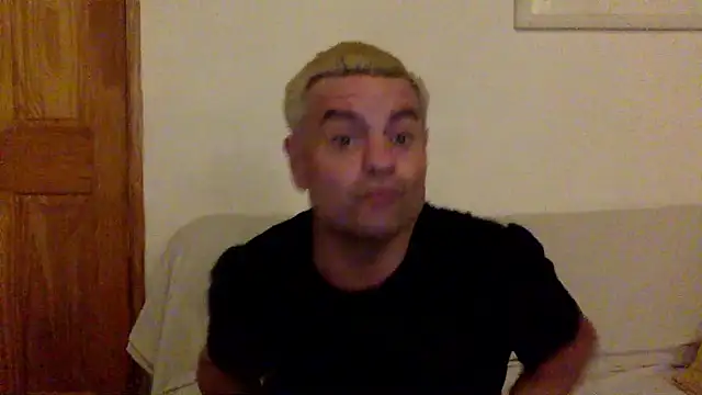 Snapshot of HugodelSol chatting on June 18, 2026, 12:22 am HugodelSol online show from June 18, 2026, 12:22 am
