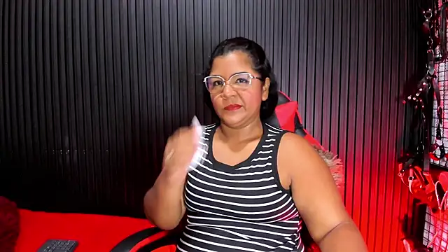 Snapshot of Mommy_Big_Ass chatting on August 6, 2026, 1:13 pm Mommy Big Ass online show from August 6, 2026, 1:13 pm