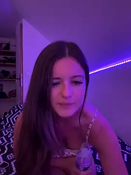 petiteambre online show from June 15, 2026, 9:17 pm