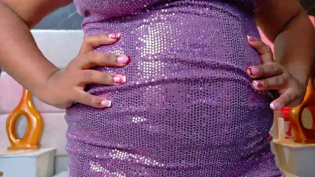Snapshot of EbonyHenner chatting on June 19, 2026, 11:58 am EbonyHenner online show from June 19, 2026, 11:58 am
