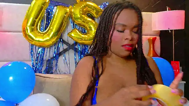 Snapshot of EbonyHenner chatting on July 4, 2026, 12:33 pm EbonyHenner online show from July 4, 2026, 12:33 pm