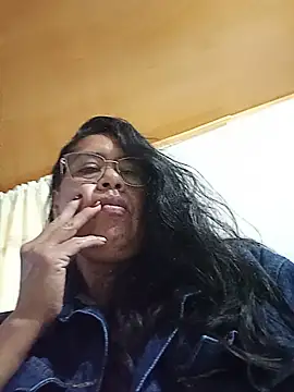 Snapshot of Emilif_ chatting on July 6, 2026, 4:53 pm Emilif online show from July 6, 2026, 4:53 pm