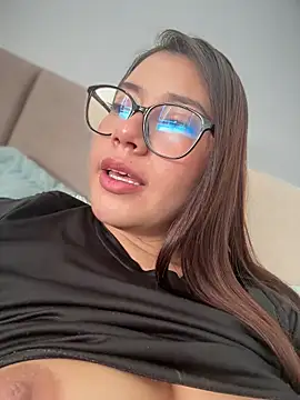 Snapshot of Saracalderon chatting on July 28, 2026, 2:35 pm Saracalderon online show from July 28, 2026, 2:35 pm