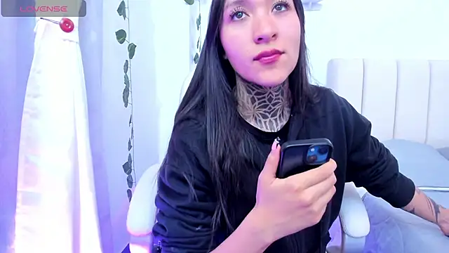 Snapshot of isasaenz_ chatting on August 6, 2026, 3:52 am isasaenz online show from August 6, 2026, 3:52 am