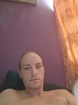 Snapshot of Damianek32 chatting on July 18, 2026, 2:43 pm Damianek32 online show from July 18, 2026, 2:43 pm