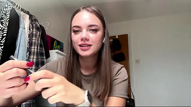 Snapshot of beautifulMira chatting on June 14, 2026, 11:12 am beautifulMira online show from June 14, 2026, 11:12 am