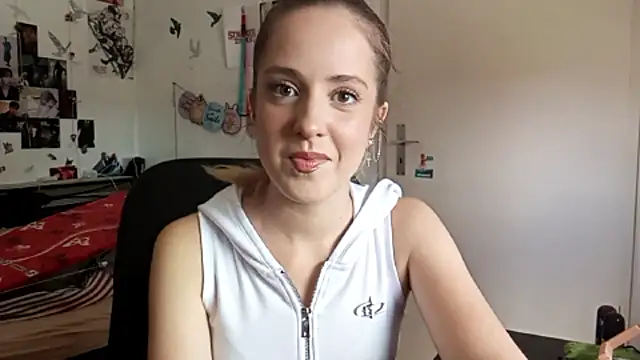 Snapshot of petaljig chatting on June 14, 2026, 12:40 pm petaljig online show from June 14, 2026, 12:40 pm