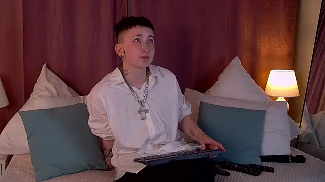 Snapshot of JeanDiamond chatting on June 18, 2026, 10:47 pm JeanDiamond online show from June 18, 2026, 10:47 pm