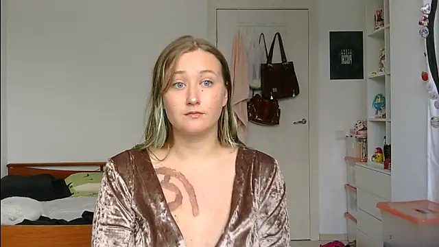 yourcherry3 online show from June 29, 2026, 7:47 am