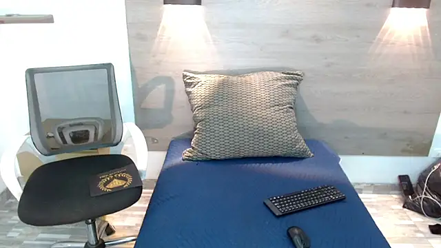 Snapshot of DeboraRaquel chatting on July 12, 2026, 8:00 pm DeboraRaquel online show from July 12, 2026, 8:00 pm