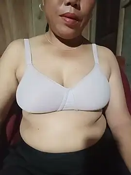 Snapshot of Lotus_09 chatting on July 16, 2026, 3:51 pm Lotus 09 online show from July 16, 2026, 3:51 pm