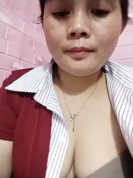 Snapshot of Lyh_sexy chatting on July 5, 2026, 4:25 pm Lyh sexy online show from July 5, 2026, 4:25 pm