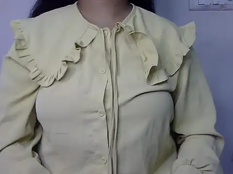 Snapshot of janni_moni chatting on August 2, 2026, 12:03 pm janni moni online show from August 2, 2026, 12:03 pm